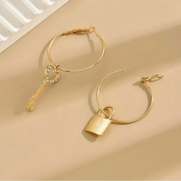 🔐 NEW lock & key hoop dangle earrings 🔐 - Picture 5 of 6
